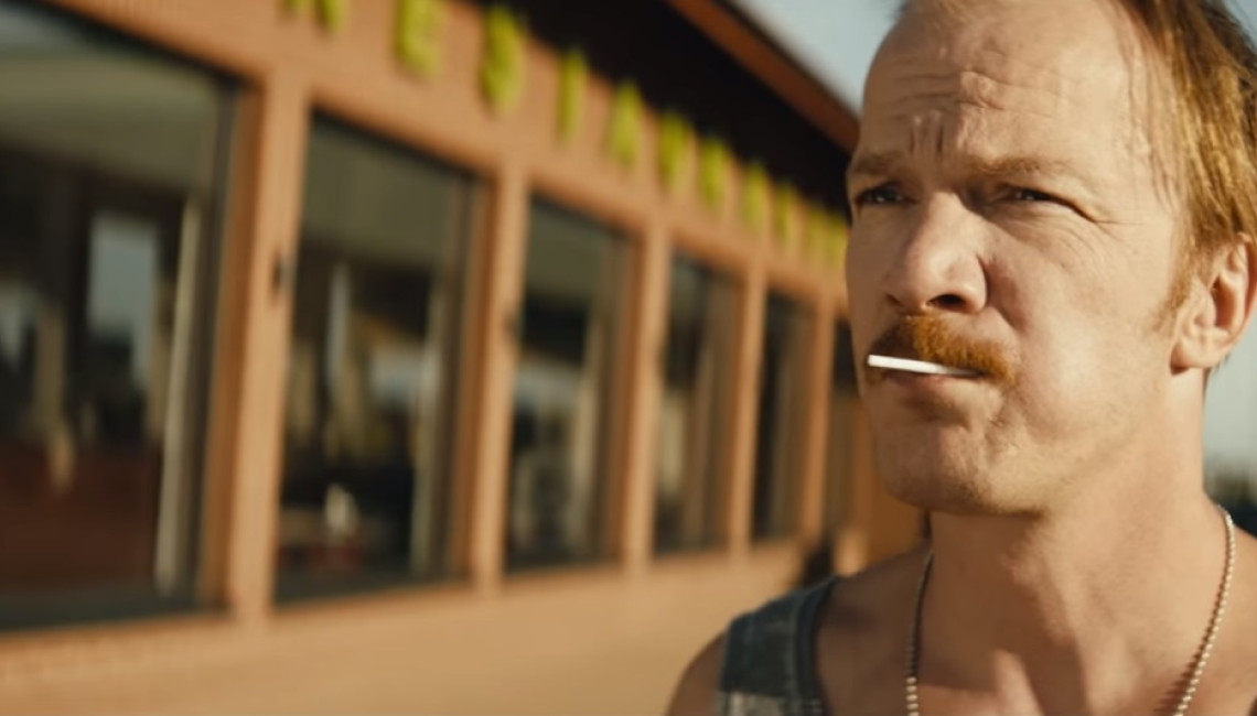 Eryk Lubos w roli ‘Samotnego taty’ w nowym klipie Marii Peszek