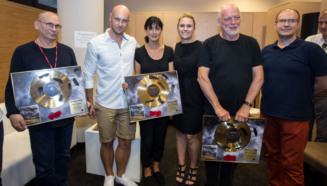 David Gilmour przyjął od Polaków Złotą Płytę i oczarował wrocławską publiczność!