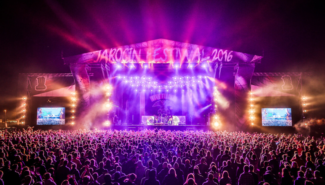 Tłumy fanów pod sceną. Rozpoczął się Jarocin Festiwal 2016