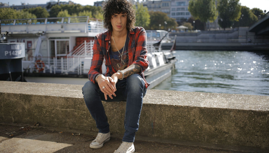 Julian Perretta - prawdziwy cud na listach przebojów! Posłuchaj "Miracle" już teraz