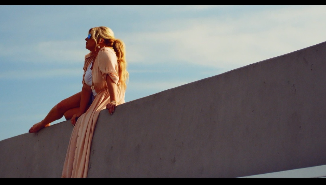 Beata Kozidrak prezentuje teledysk do wakacyjnego hitu "Upiłam się Tobą"