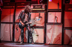 Joe Perry zasłabł na scenie, ale już wraca do zdrowia!