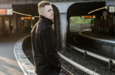 Liroy i Rezerwat w towarzystwie modelek Donatana na płycie debiutanta