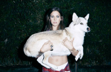 Elliphant jako pasterz.. Zobacz nowy teledysk zaskakującej Szwedki