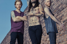 Cios w twarz, zemsta i skopane tyłki Premiera albumu "Ellipsis" Biffy Clyro