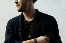 Gavin DeGraw ujawnia nowy singiel "She Sets the City on Fire" i zapowiada premierę płyty - "Something Worth Saving"