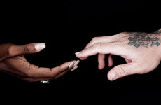 Gwiazdy oddały hołd ofiarom z Orlando piosenką "Hands"