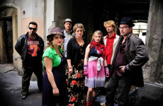 Kapela ze Wsi Warszawa ponownie wyrusza na Wyspy