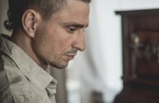 Janusz Radek prezentuje teledysk do nowego singla