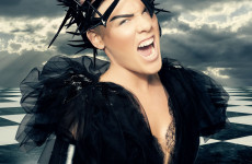 P!NK powraca! Posłuchaj jej nowego utworu "Just Like Fire" do filmu Alicja Po Drugiej Stronie Lustra