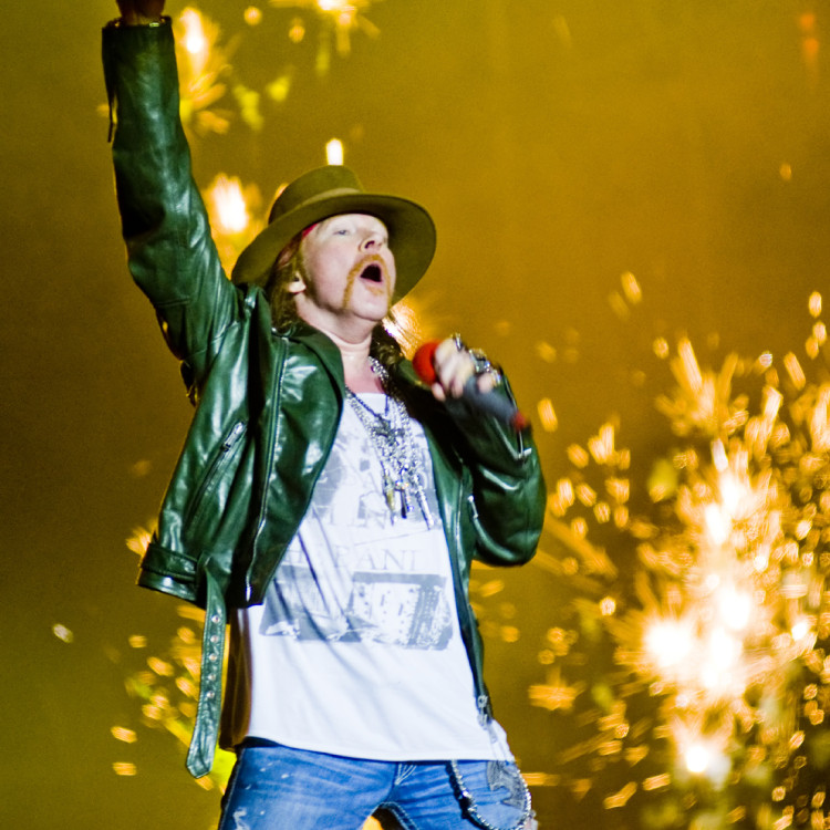Poważna kontuzja Axl'a Rose nie przeszkodziła w rozpoczęciu trasy Guns N' Roses