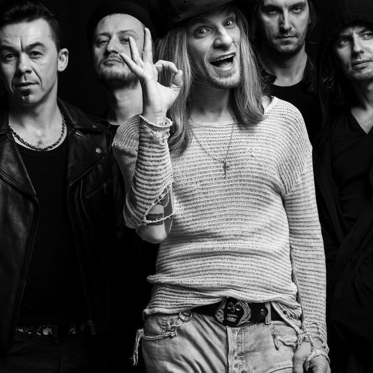 Nowy klip od zespołu Video -"Alay" przy akompaniamencie fortepianu 