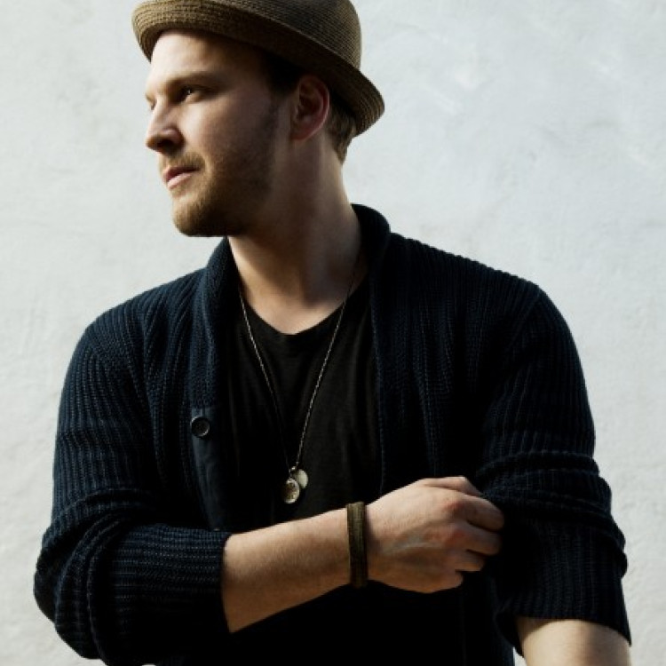 Gavin DeGraw ujawnia nowy singiel "She Sets the City on Fire" i zapowiada premierę płyty - "Something Worth Saving"