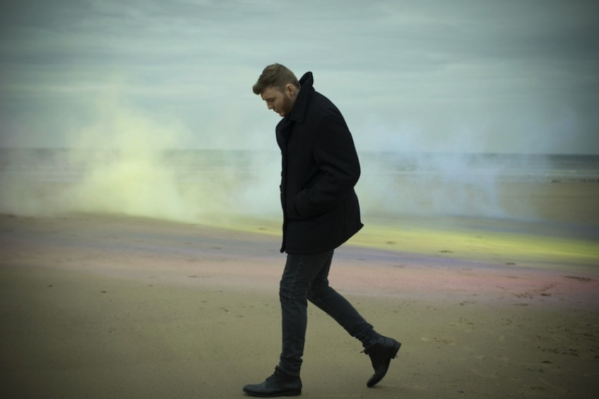 Nowy teledysk Jamesa Arthura do utworu "Safe Inside"