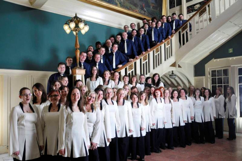 Chór z Bocellim