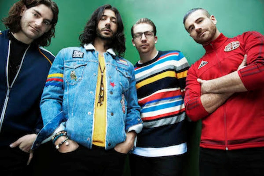 Autorzy raggae'owego hitu ubiegłego lata powracają! Nowy singiel MAGIC! i Seana Paula